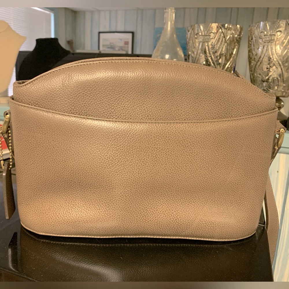 Vintage Coach Elegant Tan Leather Shoulder Bag